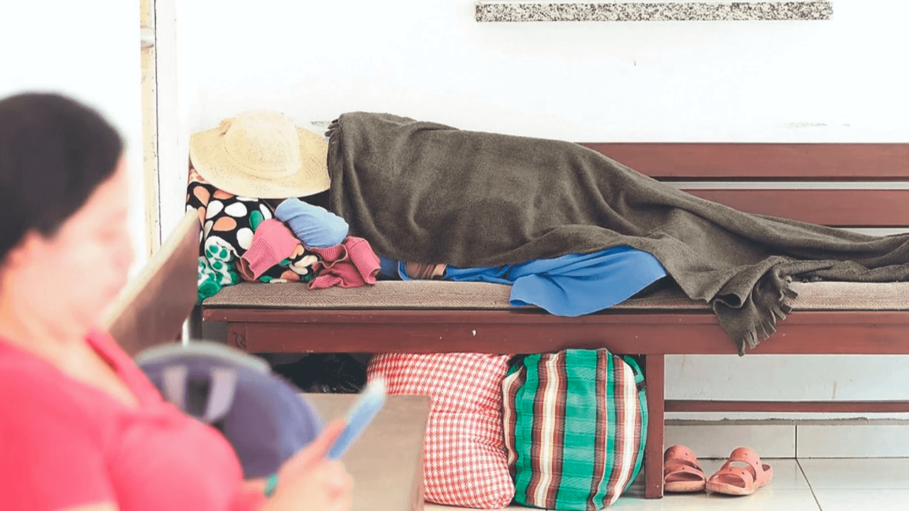 Paros y falta de medicamentos afectan a pacientes en Santa Cruz