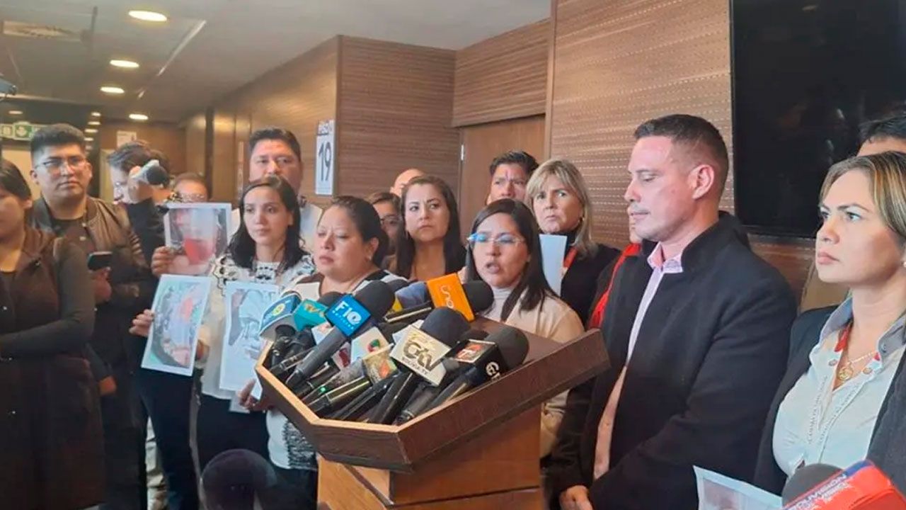 Bancada de Libre da 24 horas para renuncia de autoridades del área de hidrocarburos