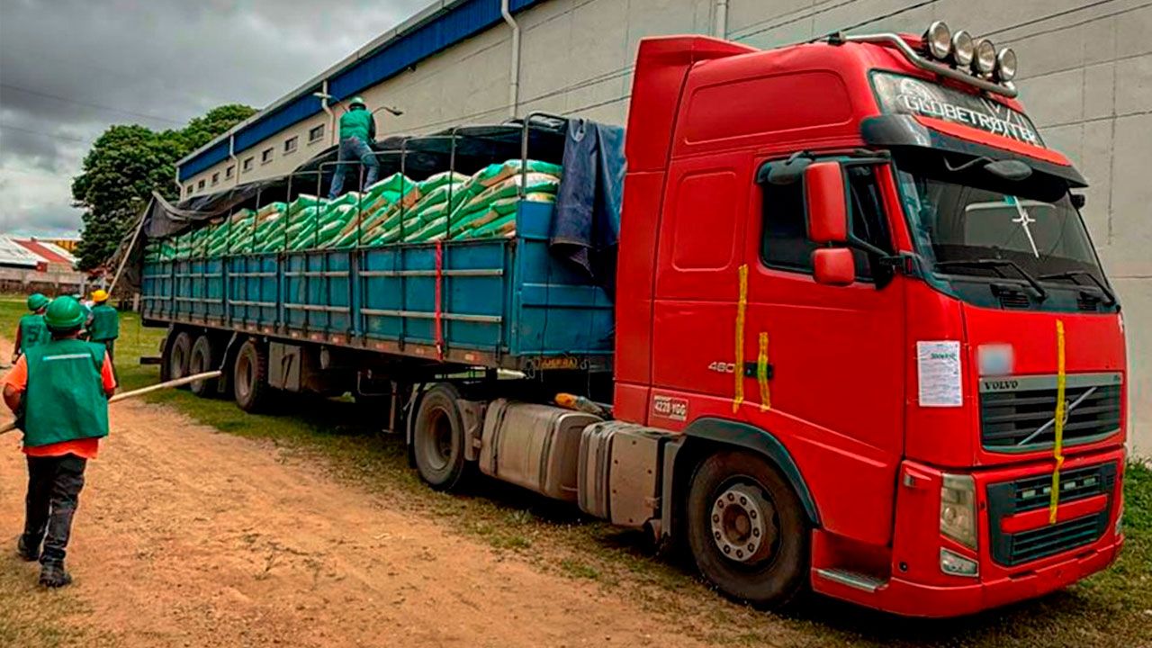 Aduana incauta cuatro camiones con mercancía ilegal en Santa Cruz