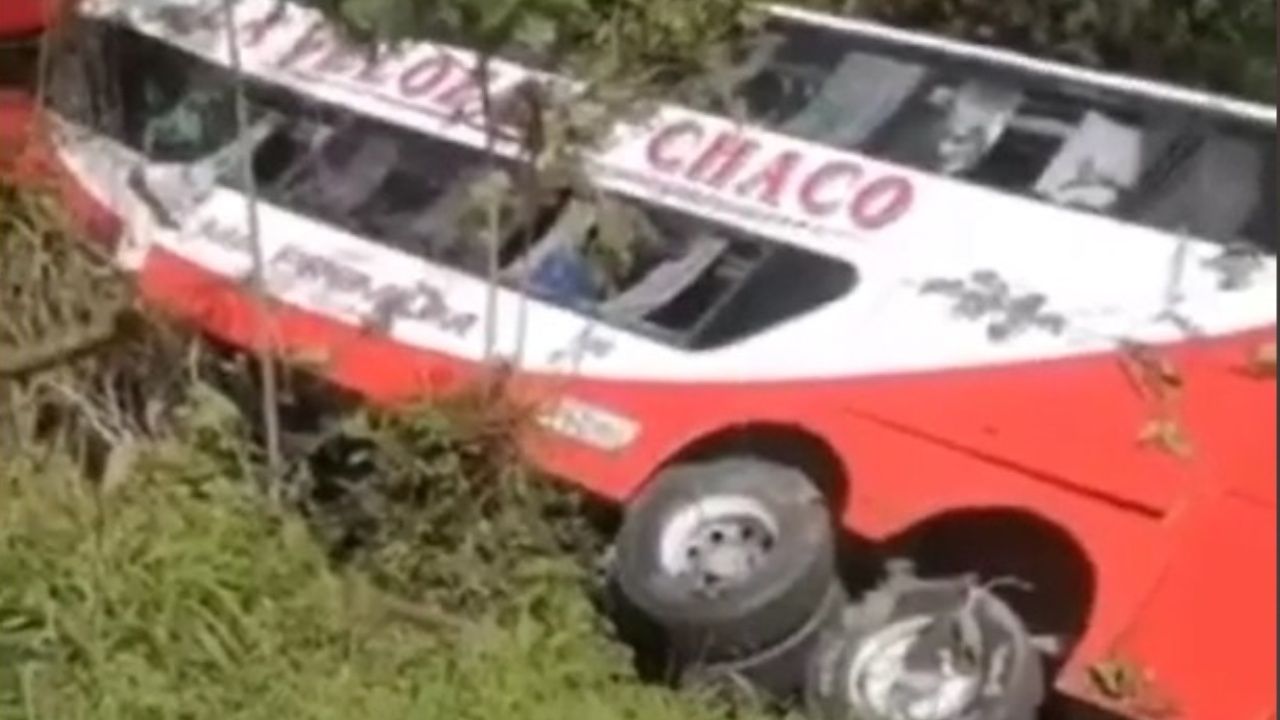 Trágico accidente en la Ruta SCZ - CBBA: 18 personas fallecidas y múltiples heridos