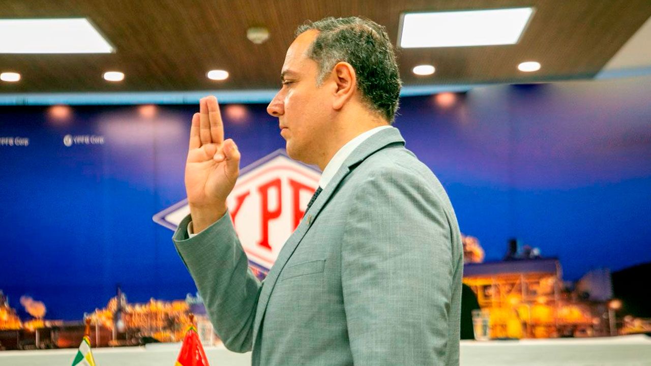 Renuncia el presidente de YPFB y Gobierno confirma la decisión