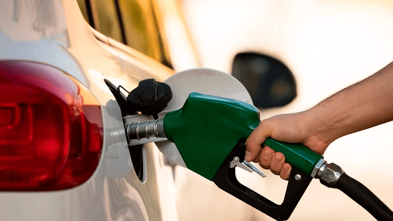 Gobierno suspende contratos con Vitol y Trafigura por gasolina de mala calidad