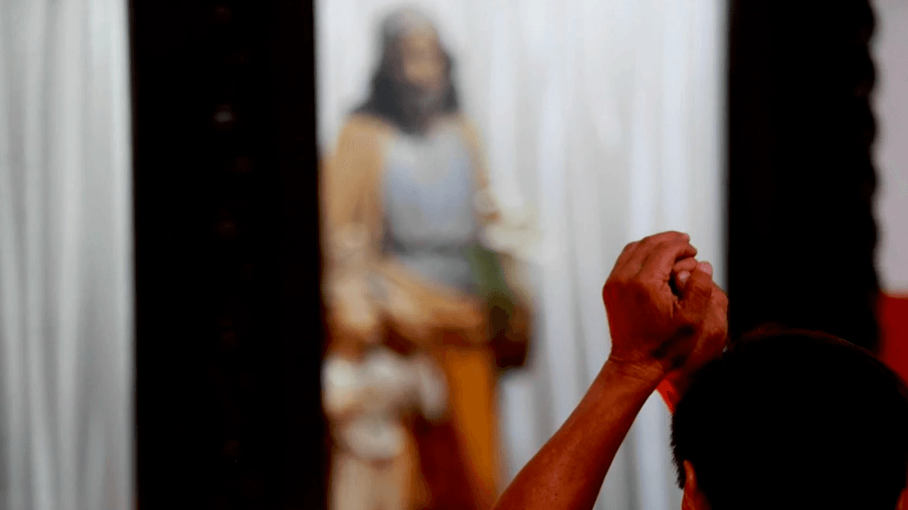 Fieles viven la Última Cena y el Vía Crucis en Semana Santa
