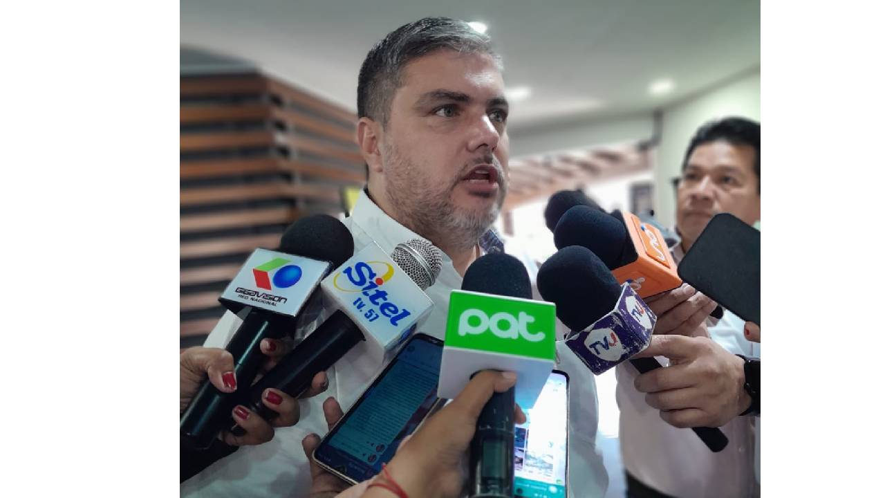Presidente del Comité Cívico Pro Santa Cruz: "Es una prueba más de la persecución política que enfrentan los ciudadanos Bolivianos"