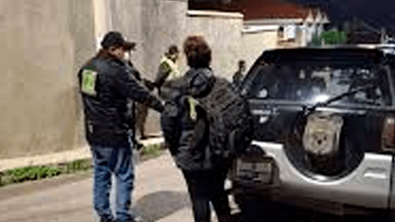 Asesinan de un disparo en la cabeza a un hombre tras altercado con su vecina en Cochabamba
