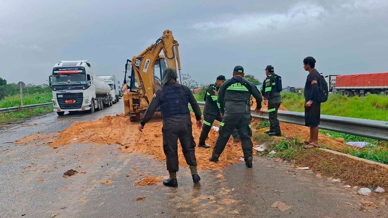 Vecinos levantan bloqueo en Yapacaní y se restablece el tránsito hacia Cochabamba