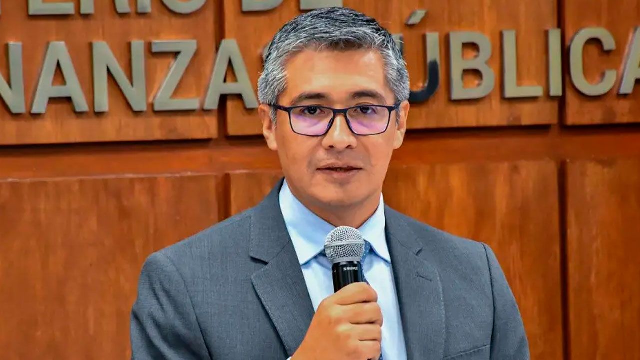Ministro pide no generar tensión por variación del dólar referencial del BCB