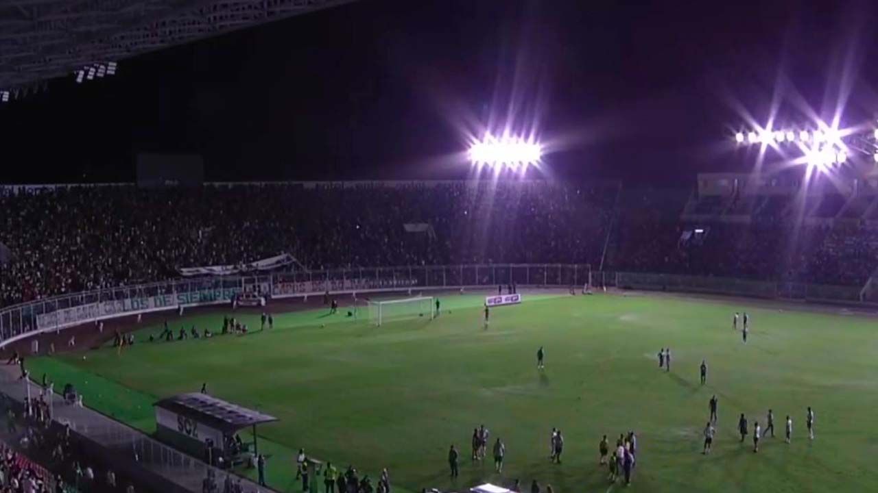 Apagón en el estadio Tahuichi durante el partido entre Oriente y GV San José