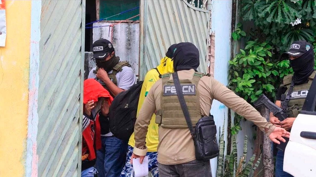 Operativo contra el microtráfico deja cinco arrestados en la Villa Primero de Mayo