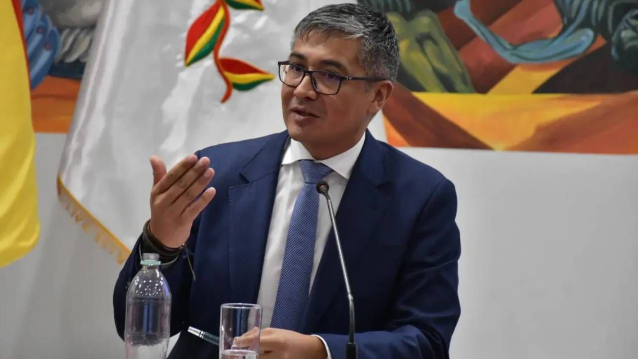 Asamblea Legislativa interpela al Ministro de Economía por emisión de billetes y avión siniestrado