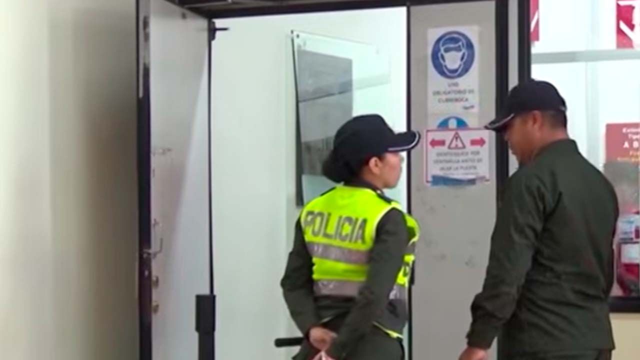 Mujer aprehendida en el aeropuerto de Cochabamba por transportar un arma de fuego en su equipaje