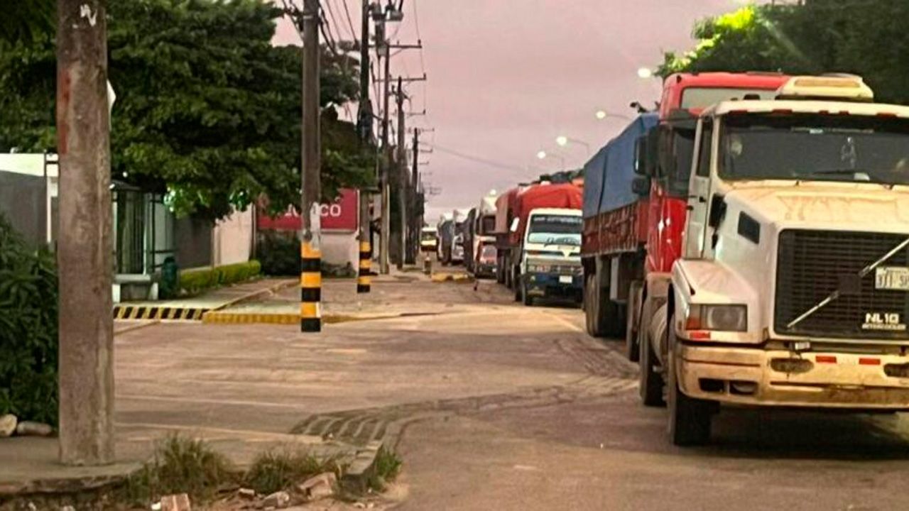 Crisis del diésel: YPFB admite presión por alta demanda agrícola mientras el sector productivo y el transporte se declaran en emergencia