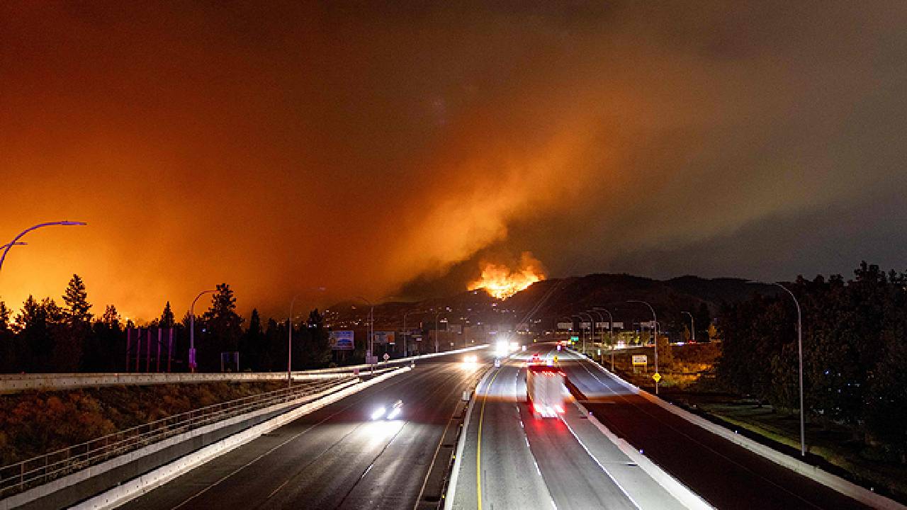 Emergencia en el Oeste de Canadá debido a Devastadores Incendios Forestales