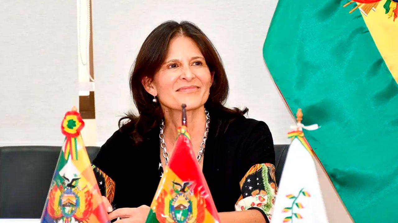 Ministra de Educación descarta incremento salarial y anuncia 4.000 nuevos ítems 