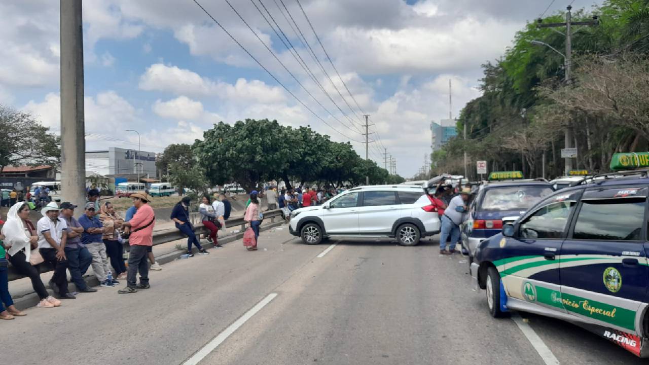 Bloqueo en el cuarto anillo, Transporte público rechaza reodenamiento vehicular 
