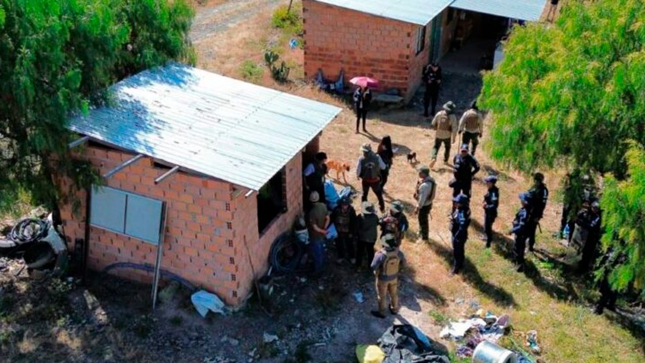 Desalojan 11 viviendas y 50 personas que avasallaron el Parque Nacional Tunari