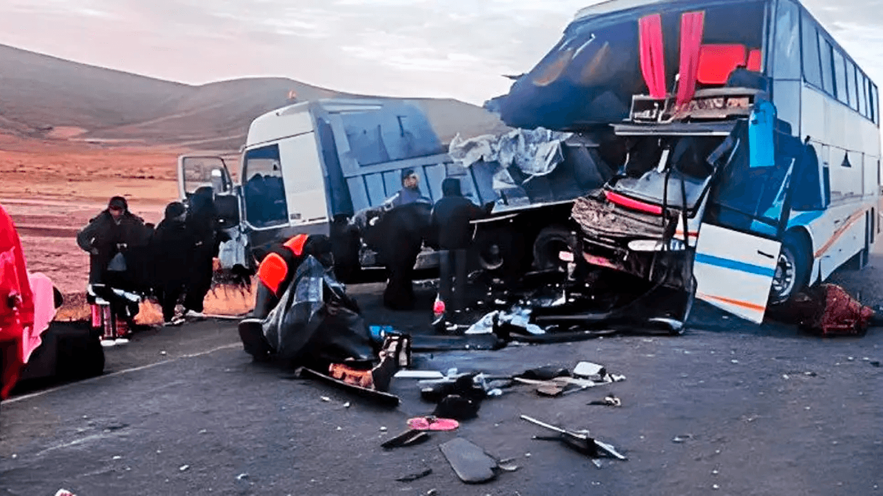 Colisión fatal en la carretera Potosí-Oruro: Un fallecido y varios heridos tras choque de bus contra volqueta
