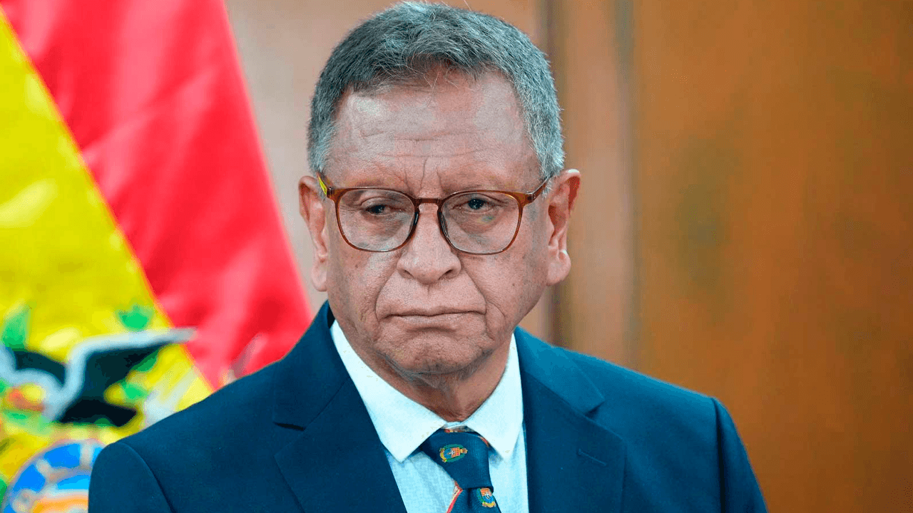 Ministro Oviedo anuncia redadas en Santa Cruz y lanza advertencia sobre el uso de armas ante ola de violencia