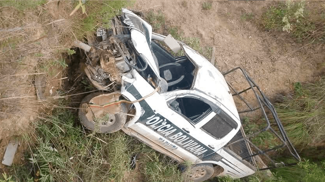 Vehículo policial protagoniza accidente en Tarvita: Reportan varios heridos en Chuquisaca