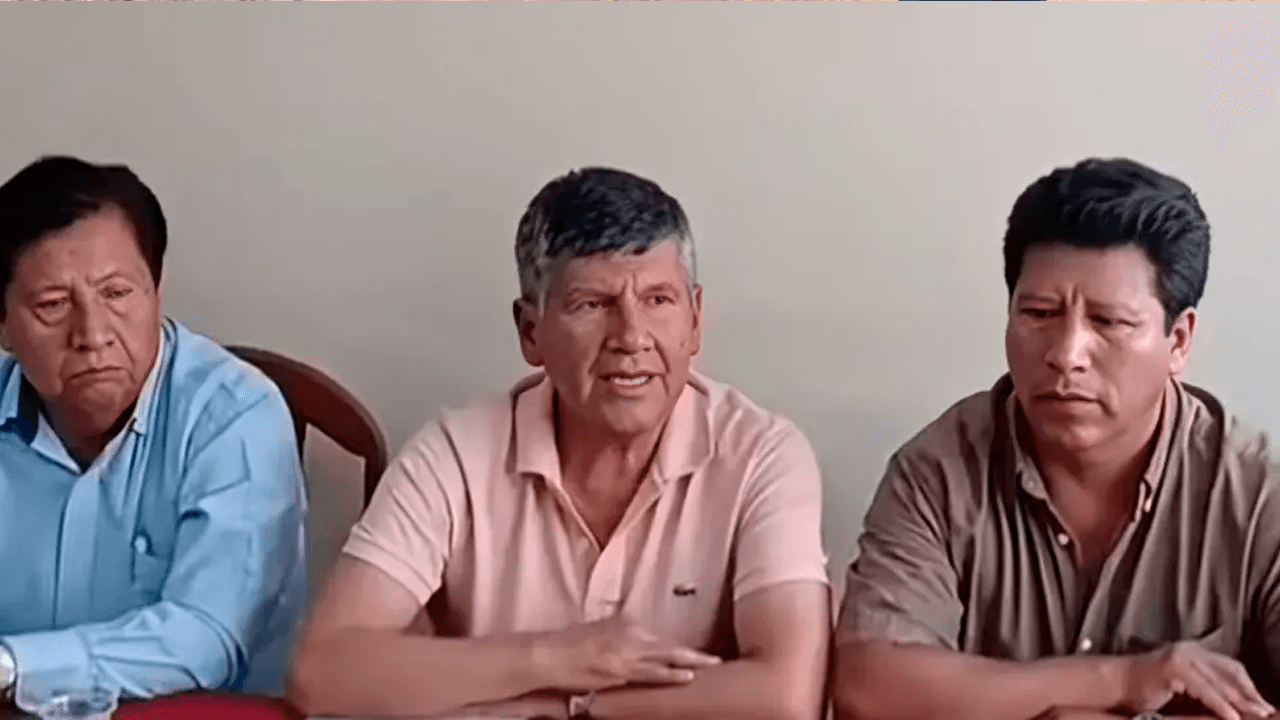 Transporte federado de Cochabamba ratifica paro con bloqueos para el martes, pero asistirá al diálogo este lunes