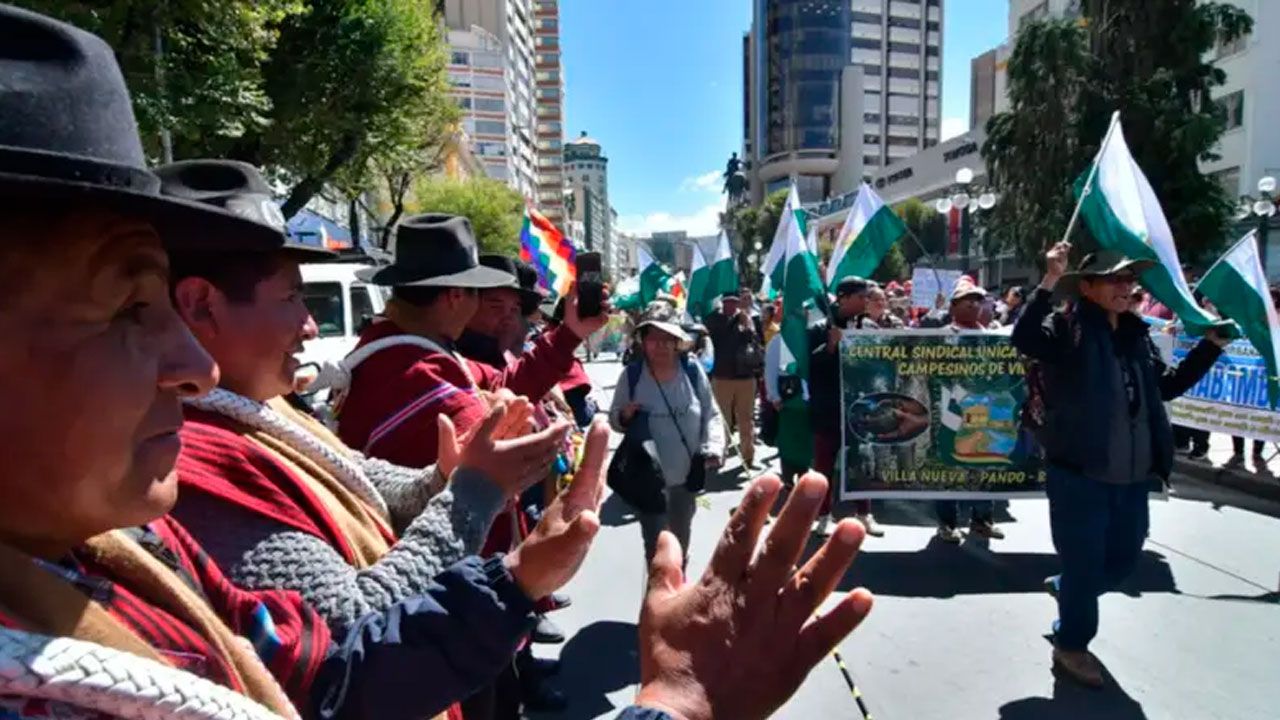 Indígenas llegan a La Paz tras 27 días de marcha y exigen anular la Ley 1720