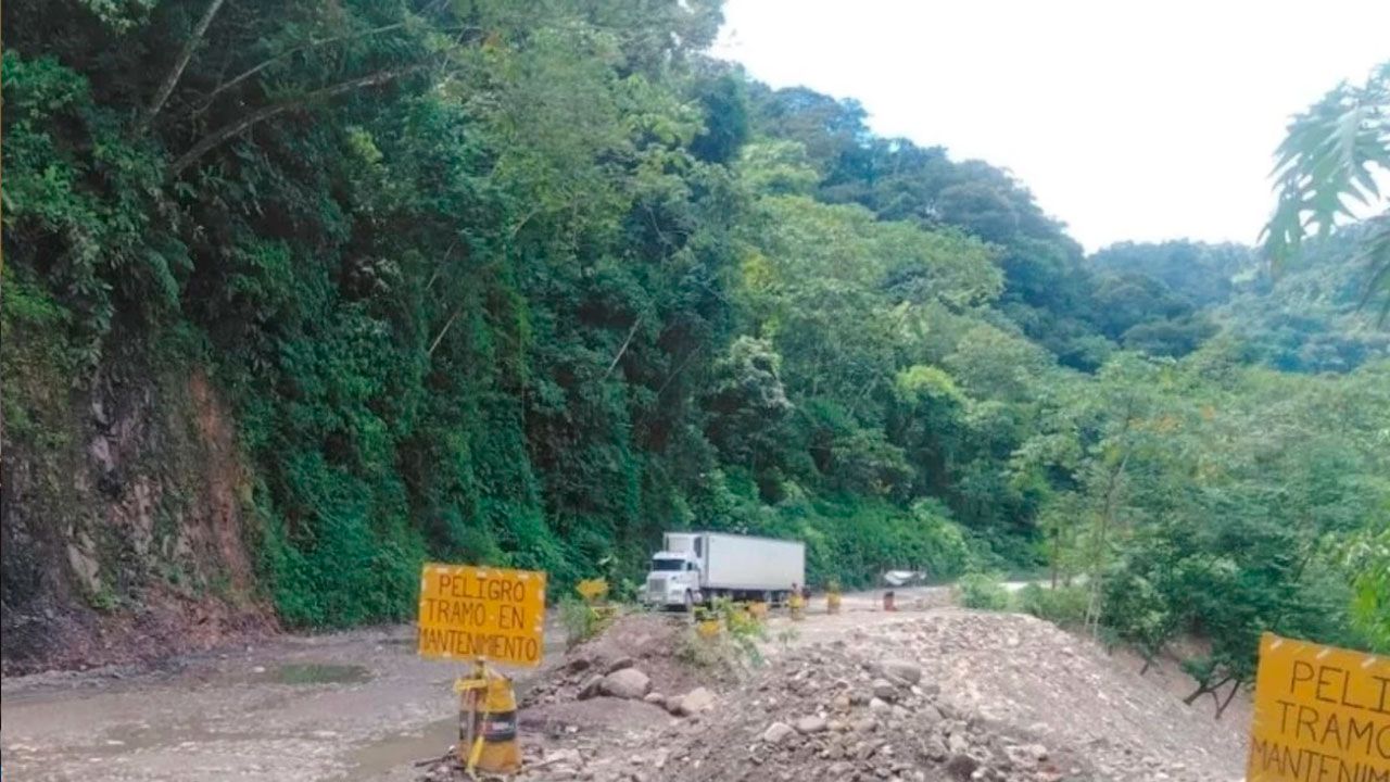 Cierre temporal en el tramo La Angostura - Samaipata por deslizamiento de rocas 