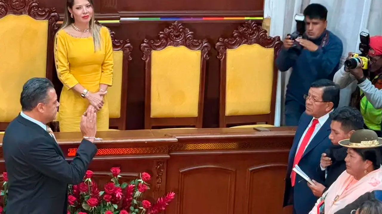 Luis Revilla asume como nuevo gobernador de La Paz 