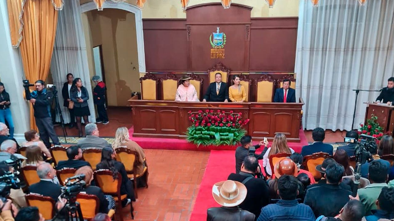 Gobernador de La Paz emite discurso y compromete atender necesidades de la población