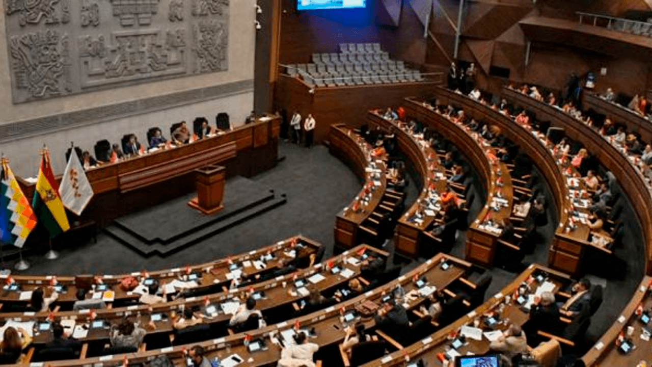 Senado aprueba Sesión de Honor en Sucre por el 25 de mayo y analiza proyecto de feriado nacional