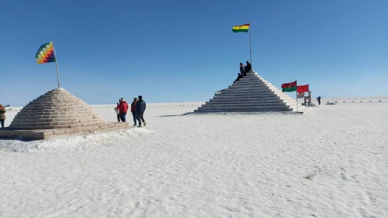 Buscan mejorar los servicios turísticos del Salar de Uyuni