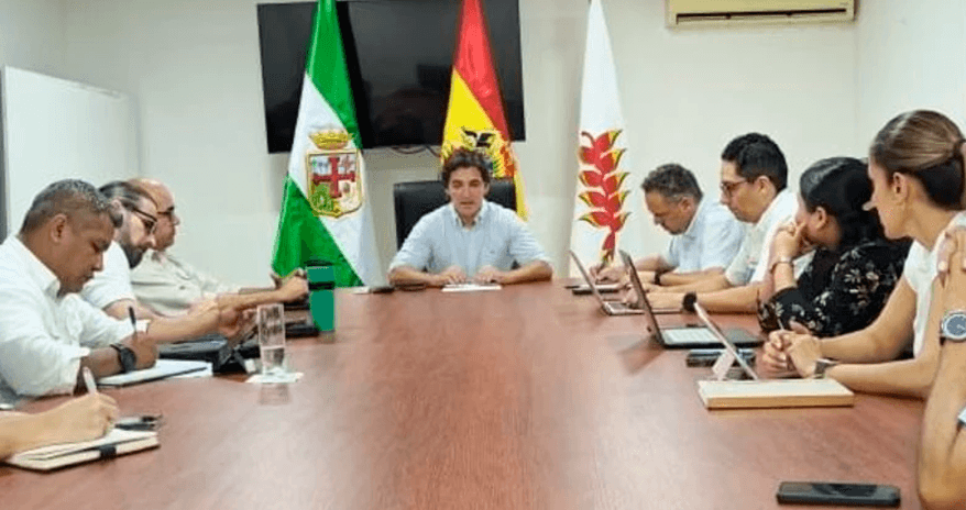 ‘Mamén’ saavedra inicia su primer gabinete y anuncia medidas de austeridad en santa cruz