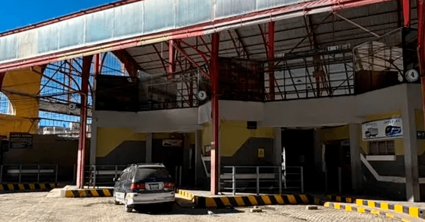 Paro de choferes paraliza salidas en la paz y cochabamba; santa cruz opera con restricciones
