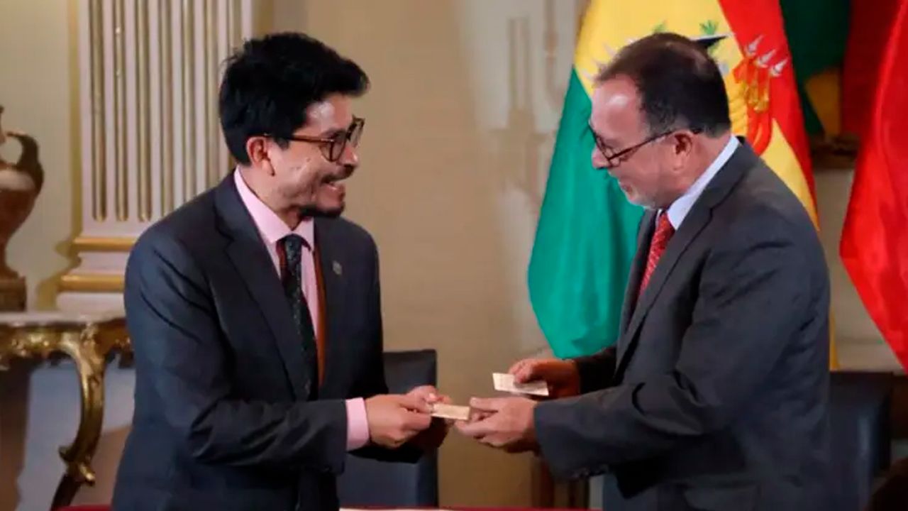 Bolivia y Chile simplifican trámite de licencias