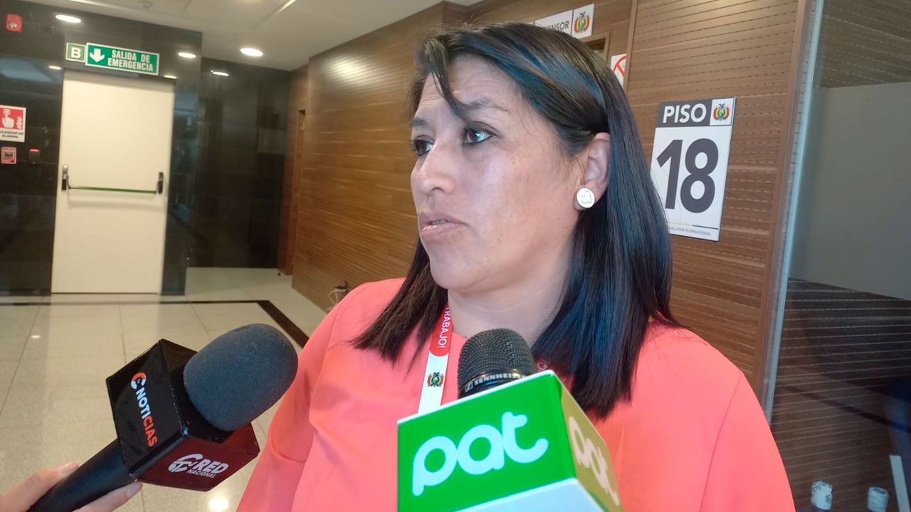 Comisión legislativa convoca a autoridades por el caso “gasolina basura”