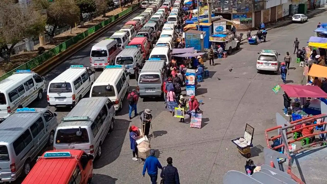 Circulación vehicular en La Paz comienza a normalizarse tras confirmación de diálogo entre Choferes y Gobierno