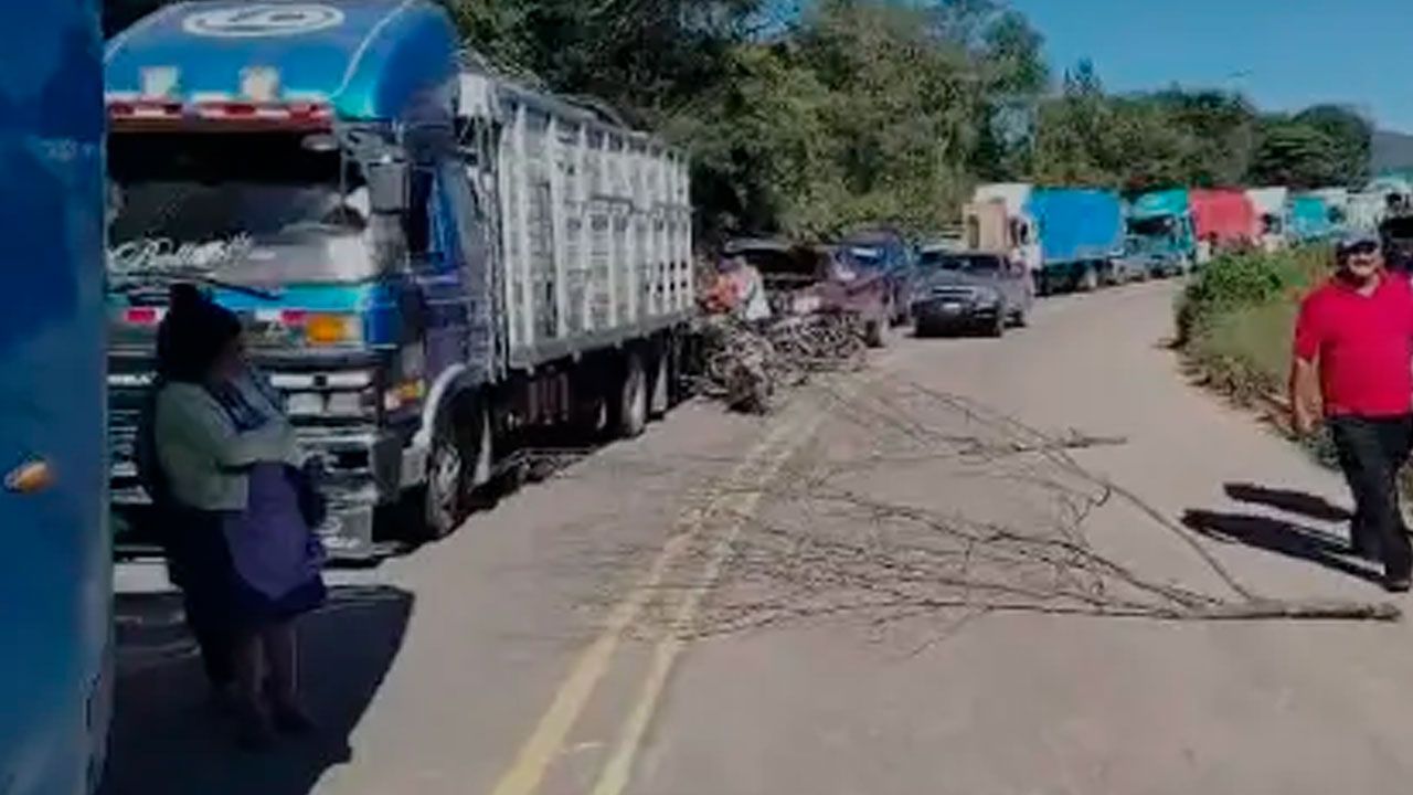 Bloqueos afectan abastecimiento y generan alerta en el sector productivo, según el Gobierno