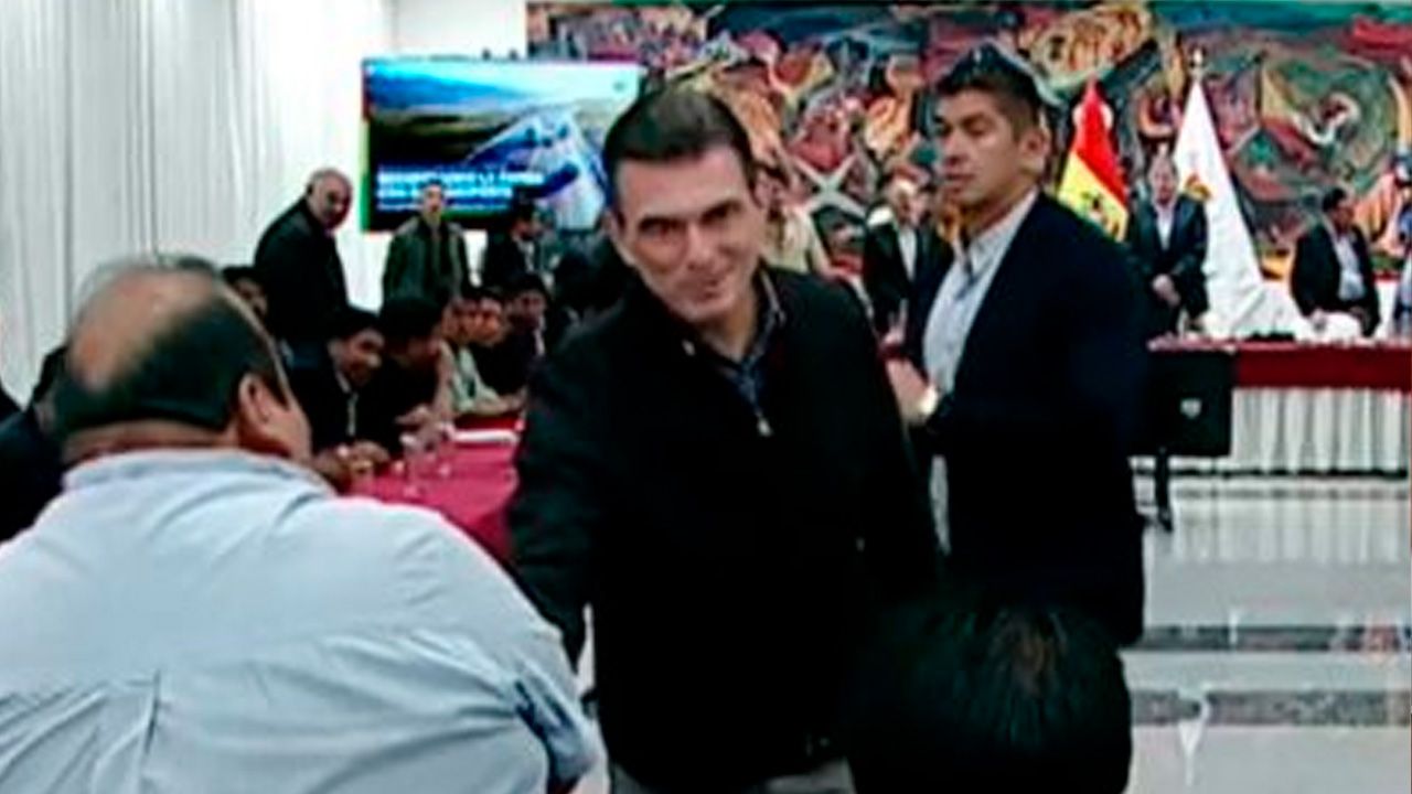 Presidente se reúne con transportistas y se compromete a erradicar la corrupción en YPFB