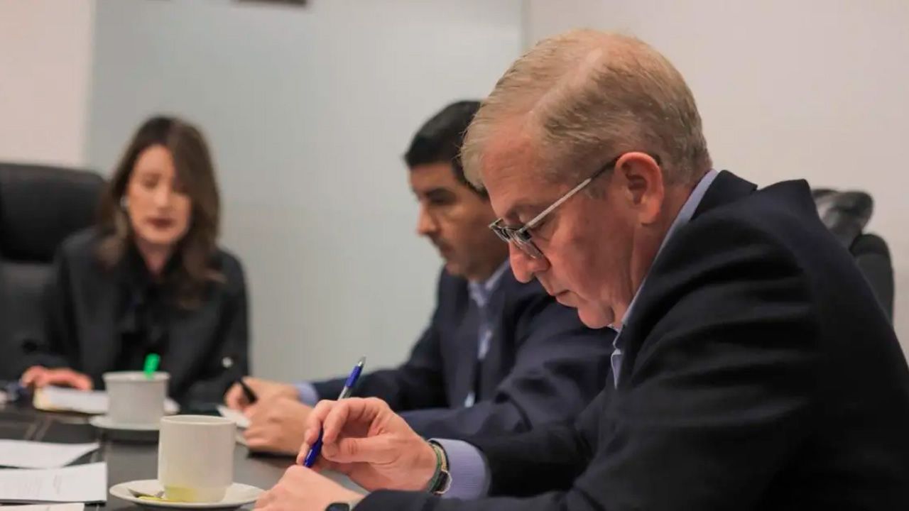 Comisión del Senado interpela al presidente de YPFB por gasolina de mala calidad