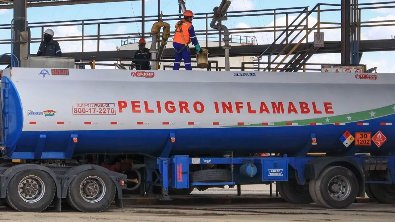 YPFB distribuyó más de 10,9 millones de litros de combustibles en una jornada