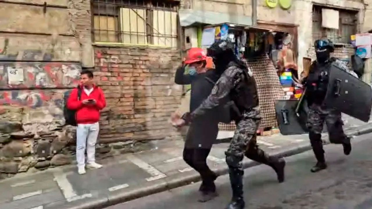 Reportan 13 arrestados tras intervención policial en el ministerio de trabajo