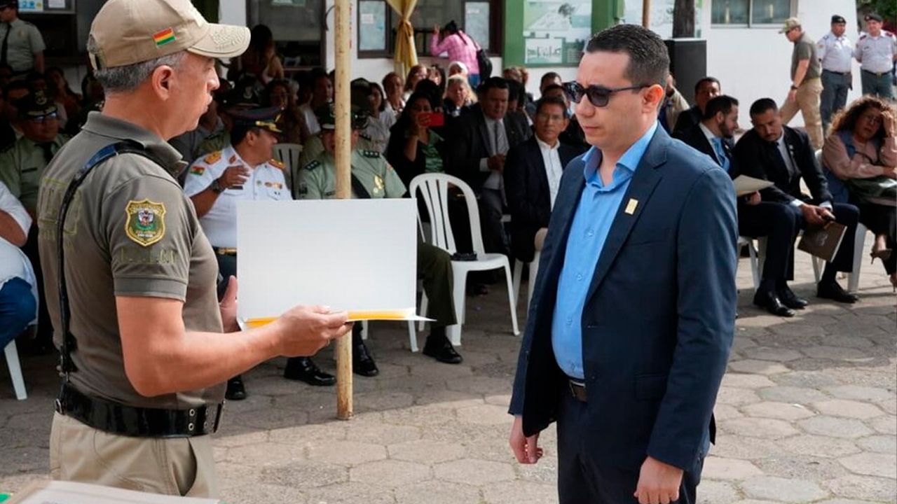 Reconocen a fiscales en aniversario de la FELCV
