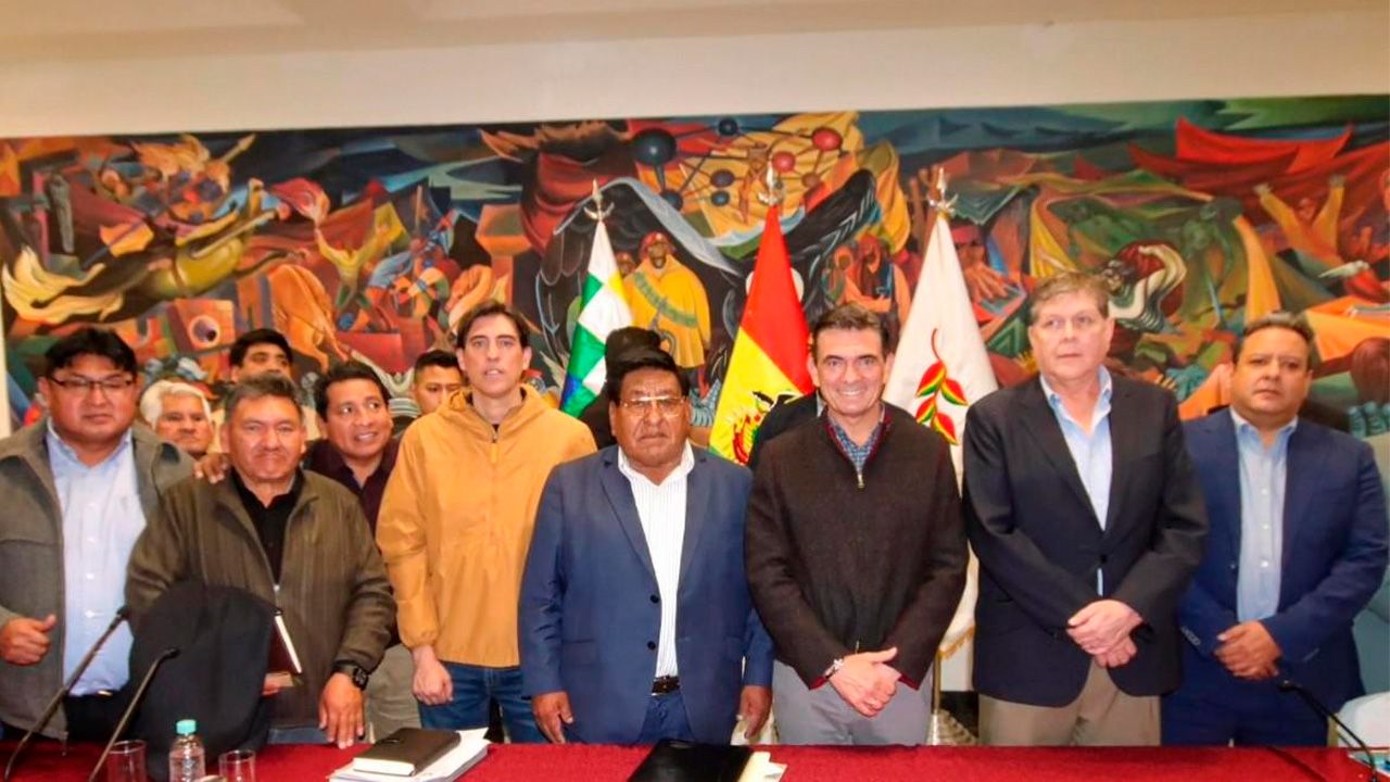 El Gobierno y la Confederación de Choferes firman acuerdo
