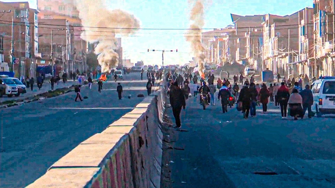 La Paz queda cercada por bloqueos de sectores campesinos que respaldan protestas de la COB