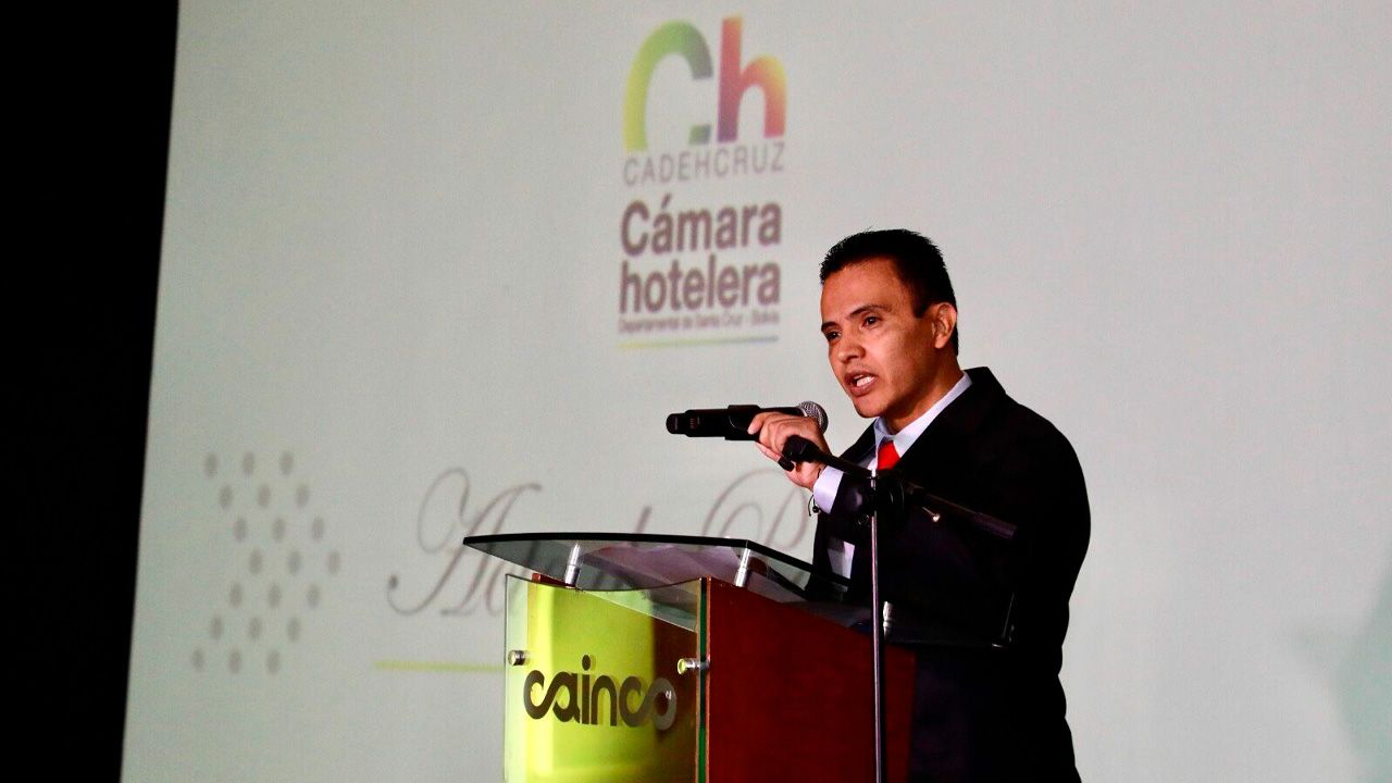 Cámara Hotelera de Santa Cruz exige acciones al Gobierno tras alerta de viaje de EE. UU.