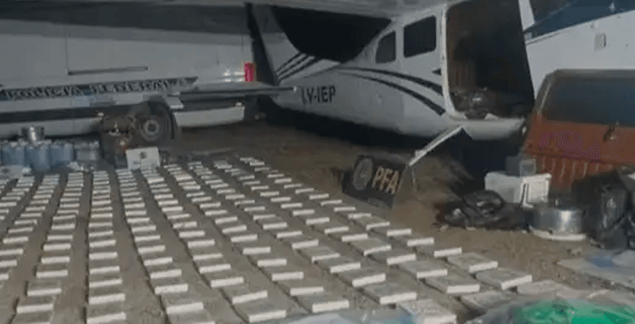 Dos bolivianos fueron arrestados tras la caída de una avioneta con droga en argentina