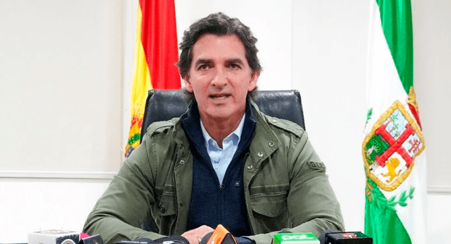 Alcaldía cruceña anuncia llegada de más médicos, equipos de rayos x y camas para diálisis