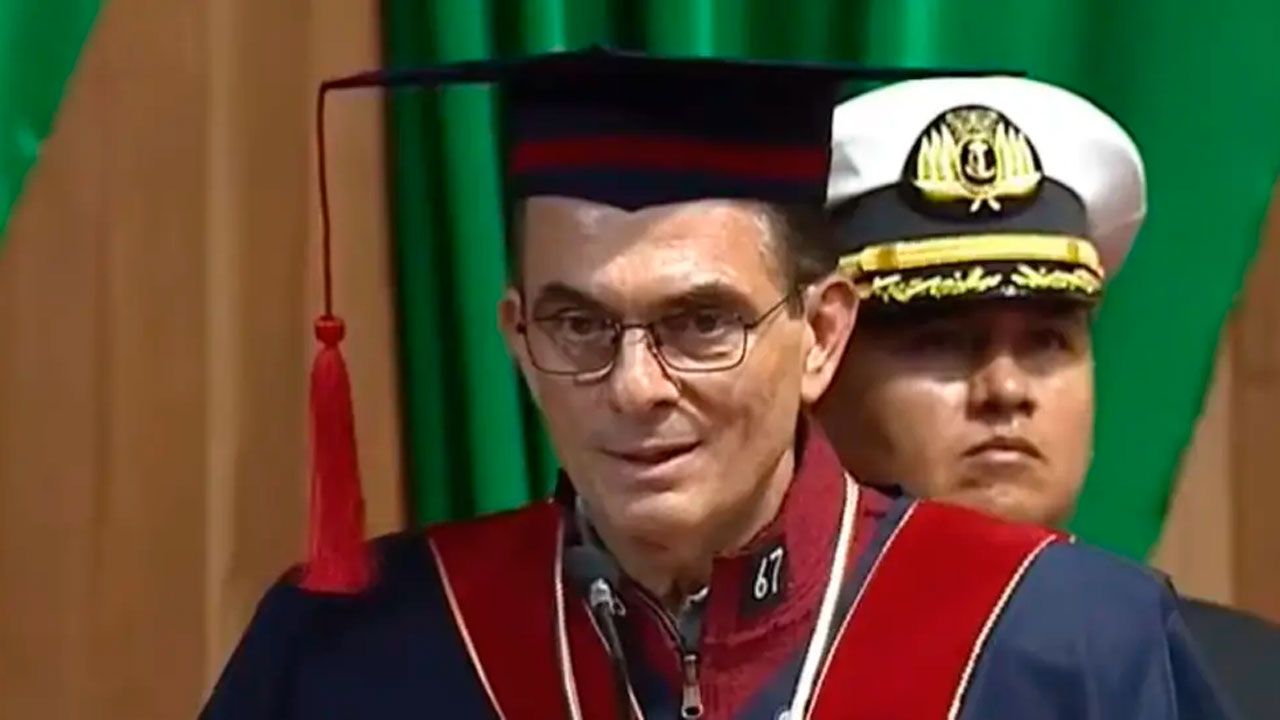 Rodrigo Paz recibe el título “doctor honoris causa” de la UPEA