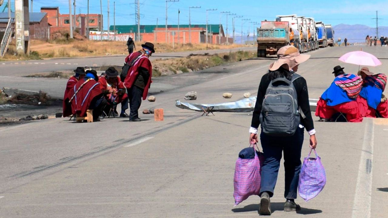 Bloqueos en La Paz: cinco rutas principales paralizan las salidas desde las terminales
