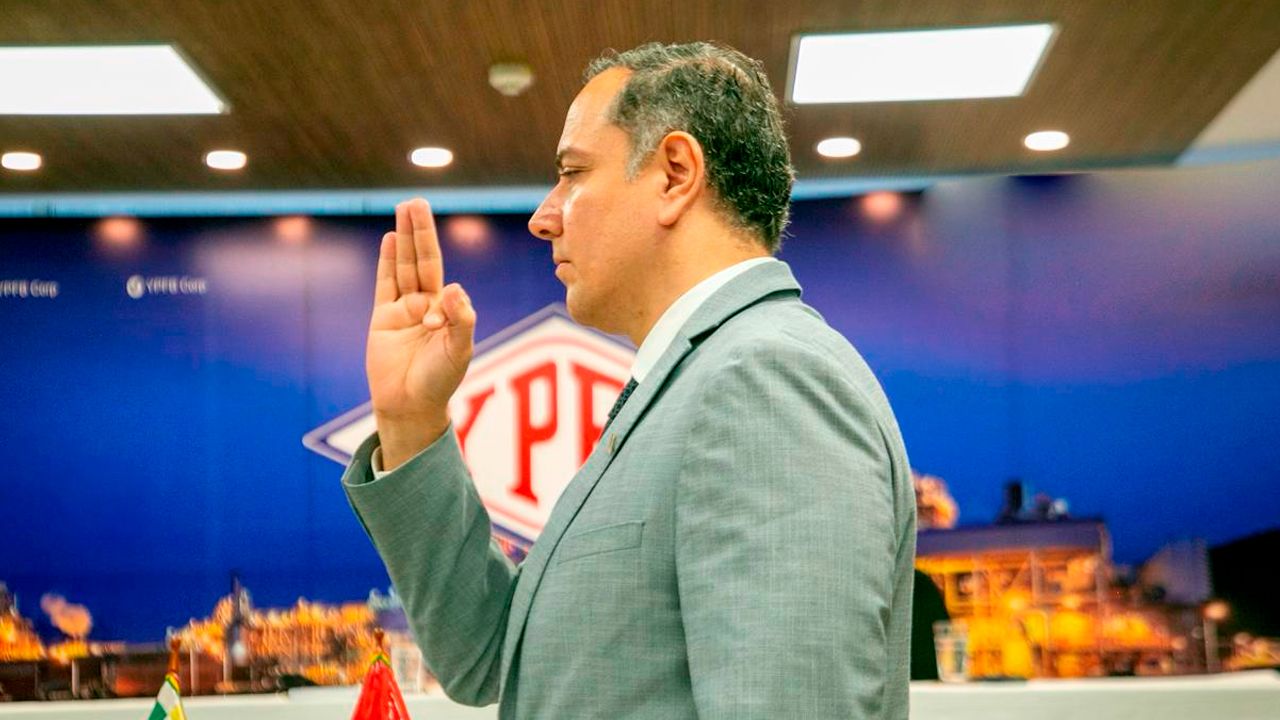 Investigan viaje de Akly a Estados Unidos
