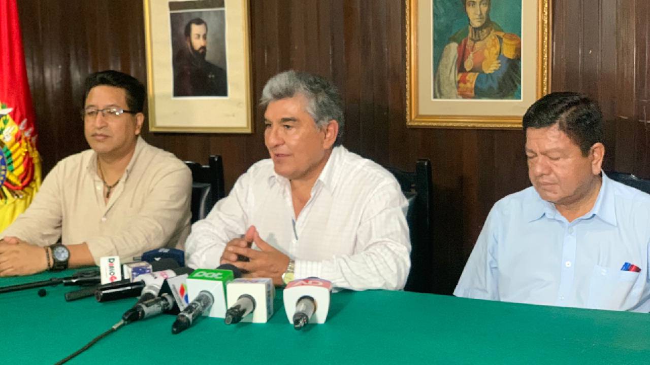 Anuncian conformación de equipo de defensa legal ante anuncio de juicio contra Evo Morales 